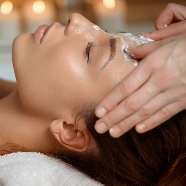 Tisztító kezelés luxus anti-aging kezeléssel